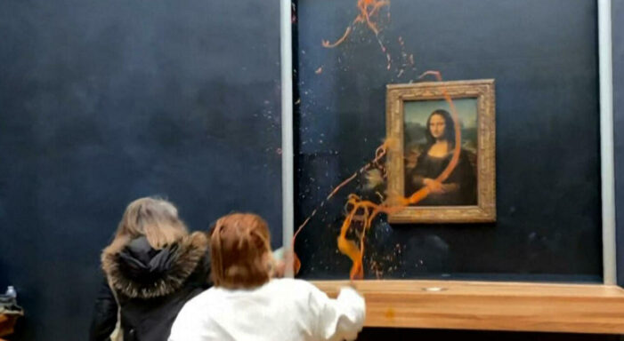 Attivisti contro le opere d’arte